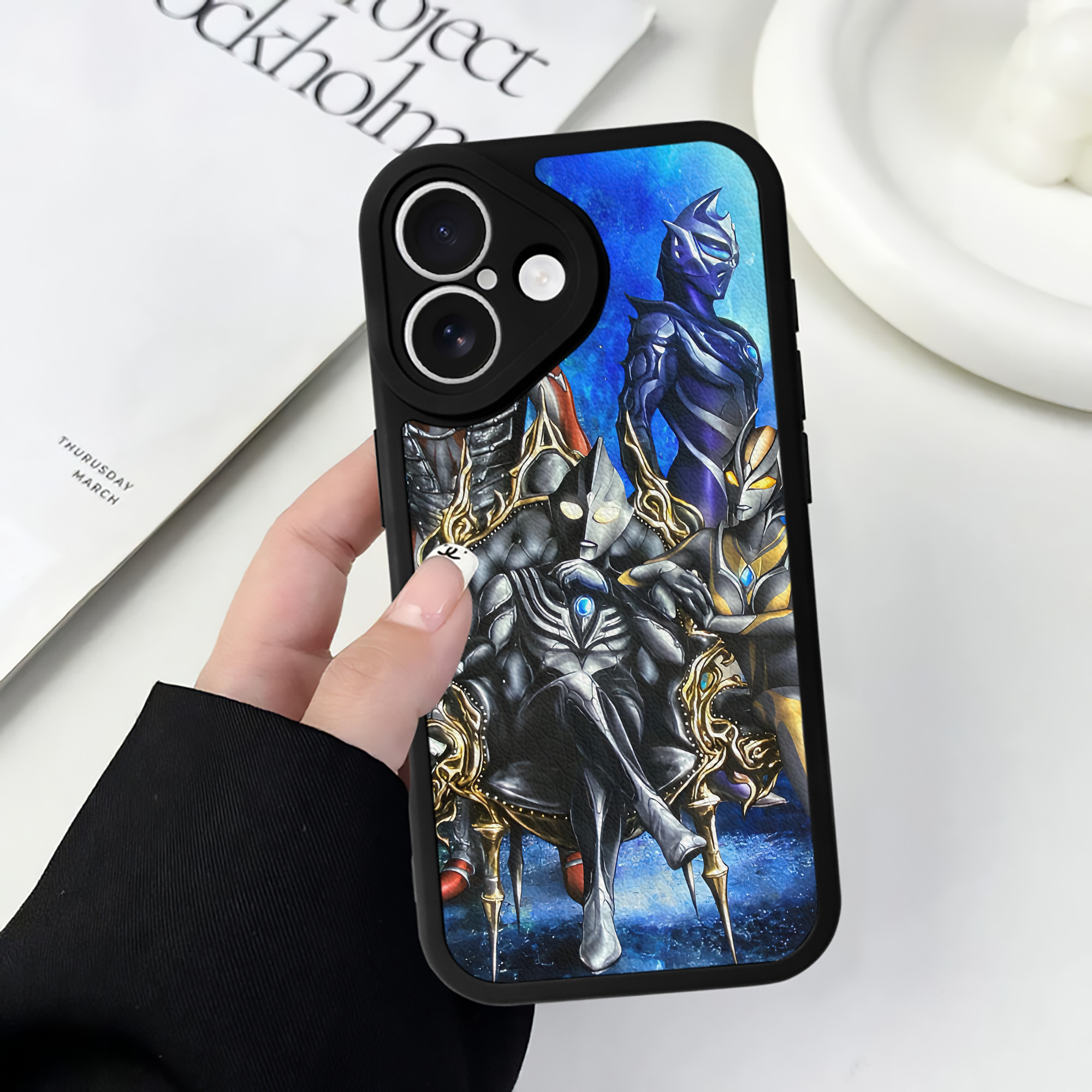 （画像用） ウルトラマン Ultraman 【iPhone 16シリーズ対応】シリコンスマホケース（レザー調） 材質：シリコン